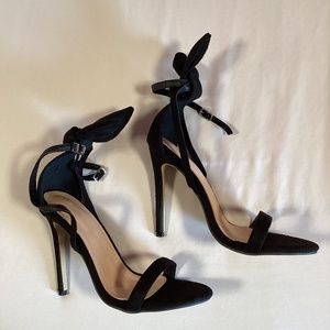 Black heals with bow